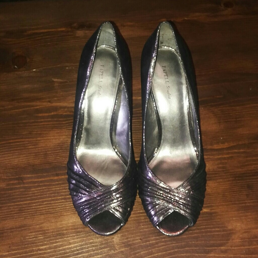 Metallic Gunmetal Gray Heels - size 8 - Picture 1 of 8